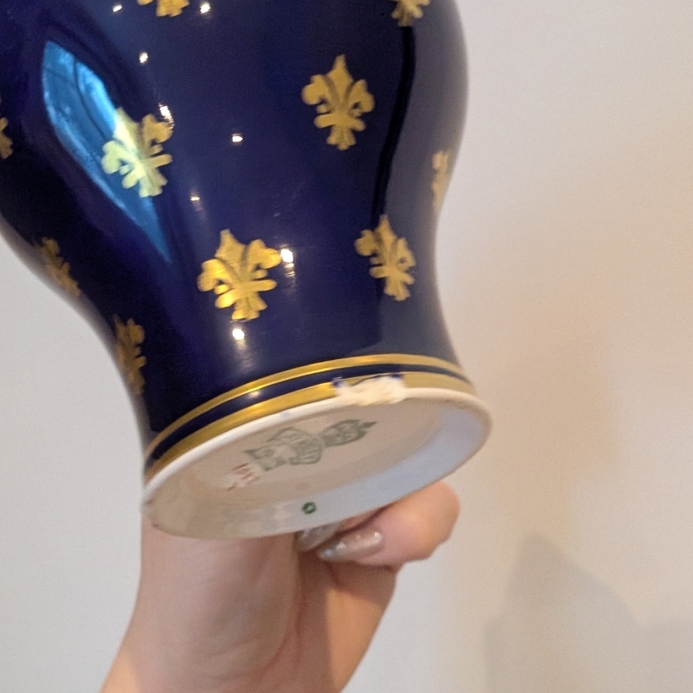 Aynsley Navy and Gold Teacup and Saucer - Picture 12 of 12